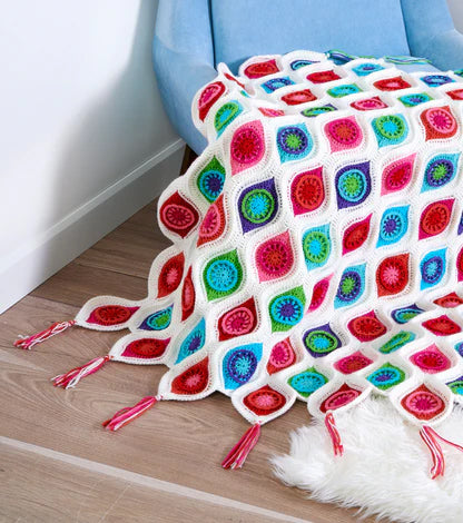 Modèle gratuit de jeté de lit rétro en crochet avec ornement en forme de cœur rouge