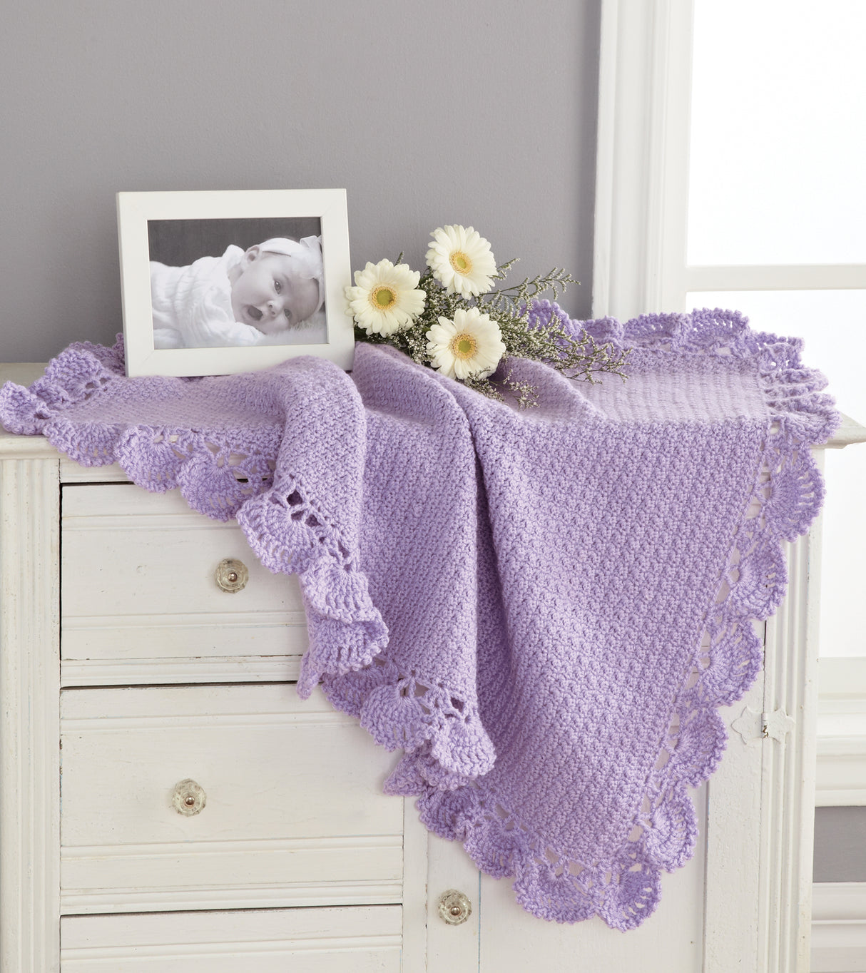 Scalloped Border Baby Blanket