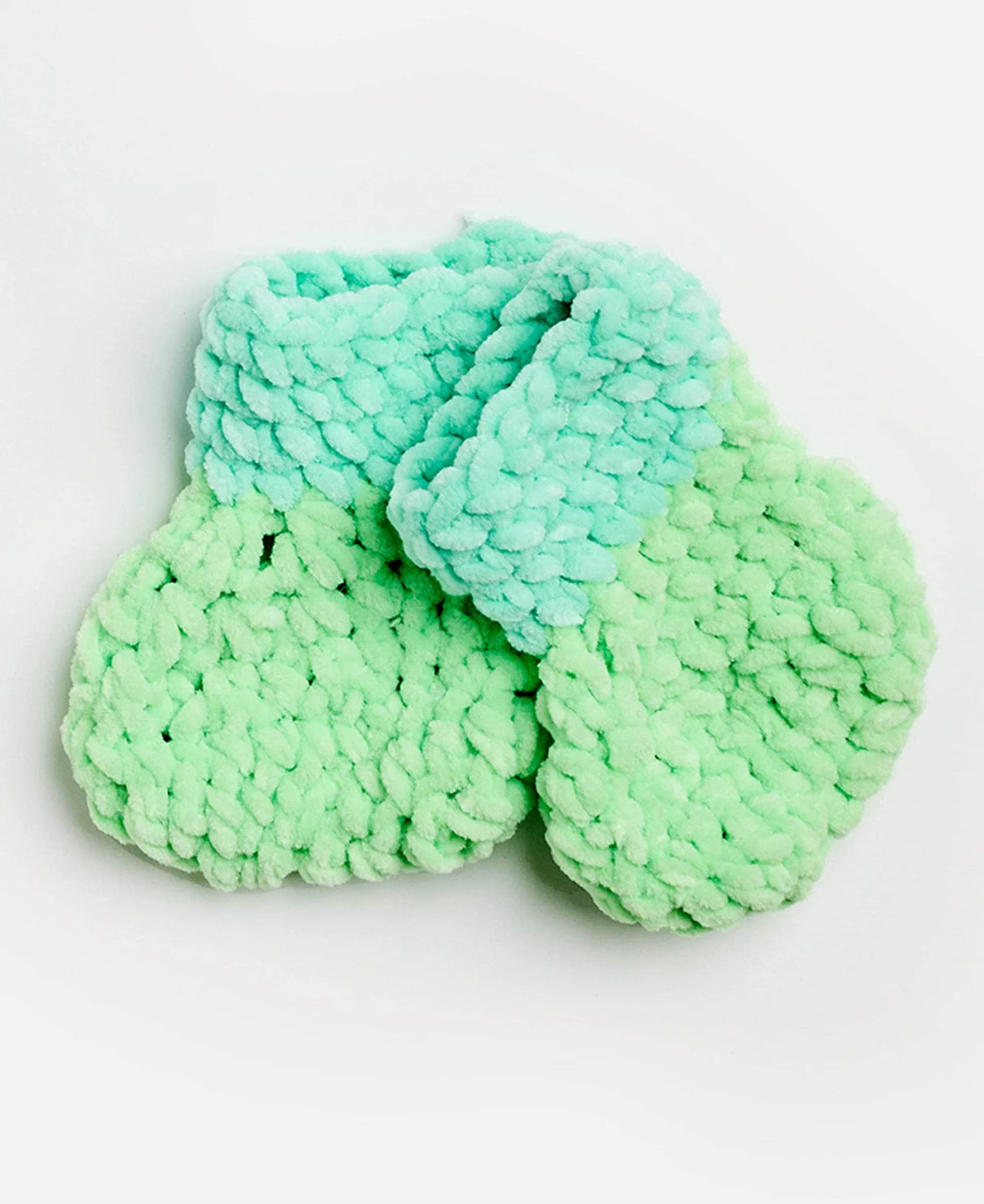 Free Afternoon Stroll Baby's Bonnet & Booties Pattern