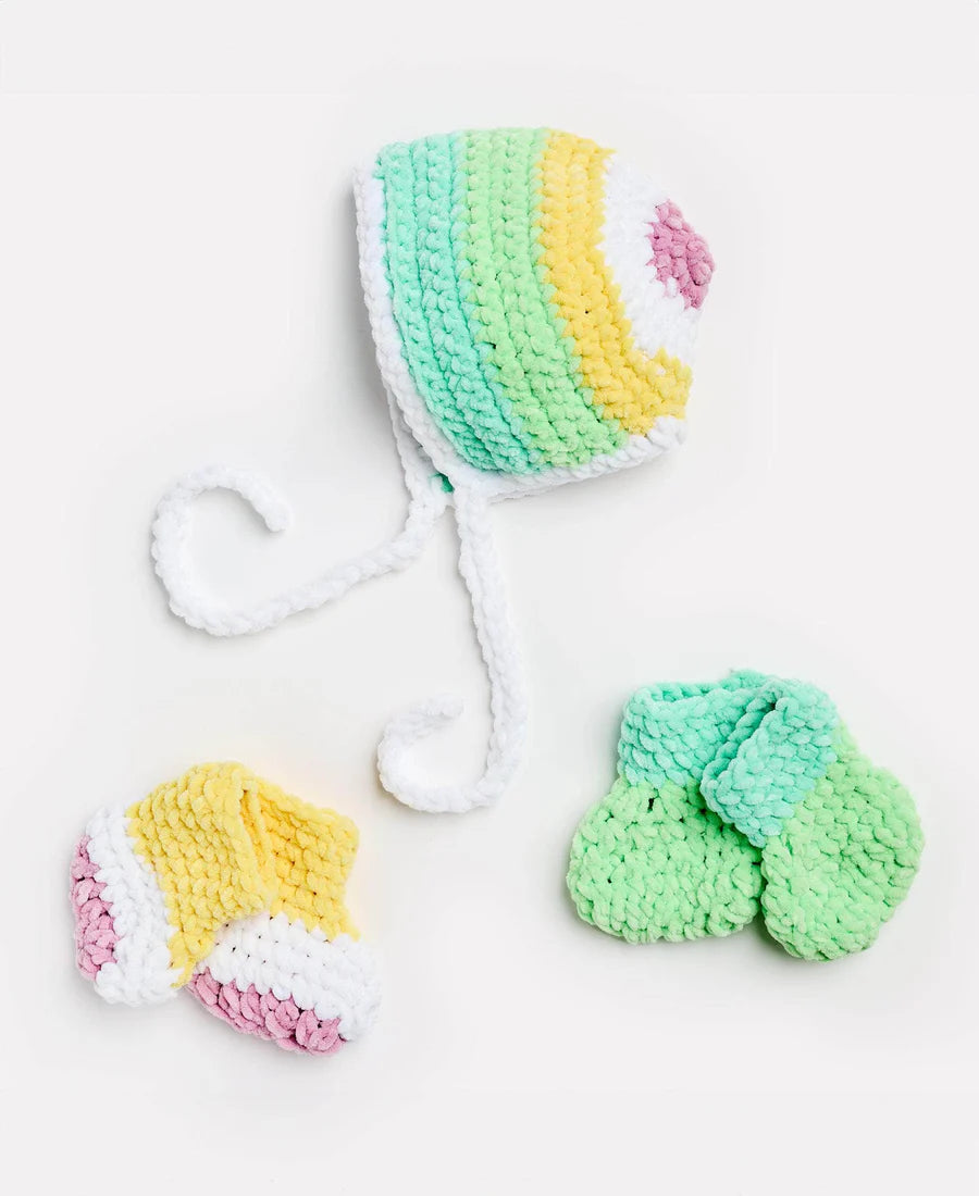 Free Afternoon Stroll Baby's Bonnet & Booties Pattern