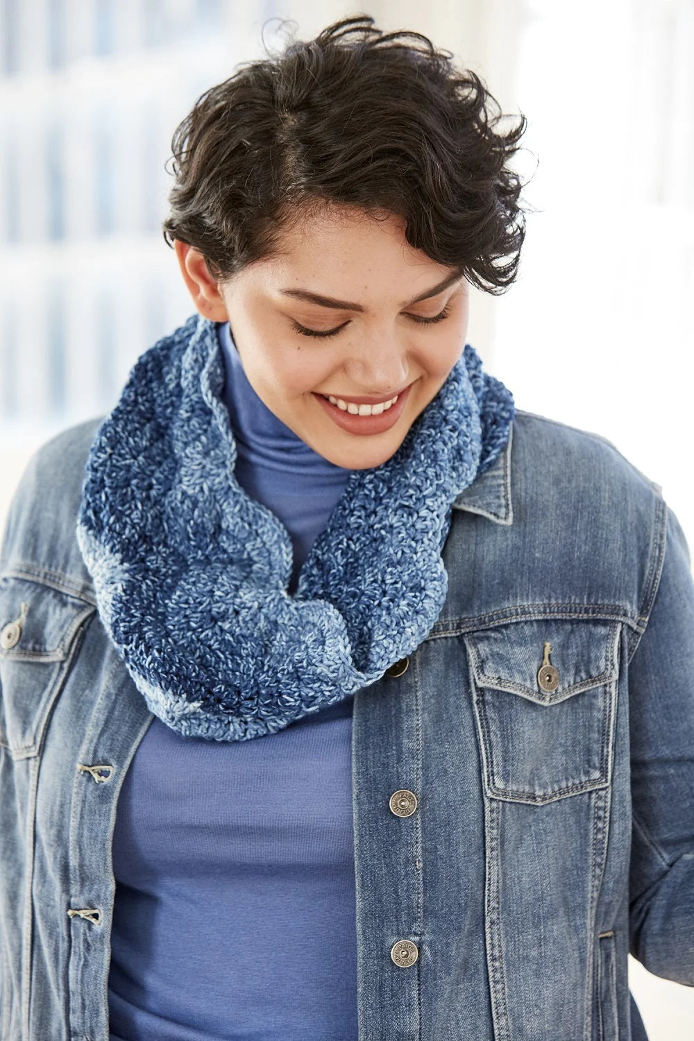 Free Gradiant Ripple Cowl Pattern