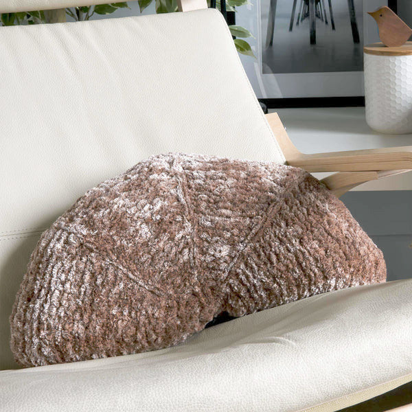 Modèle gratuit d'oreiller en tricot velouté en demi-cercle Bernat