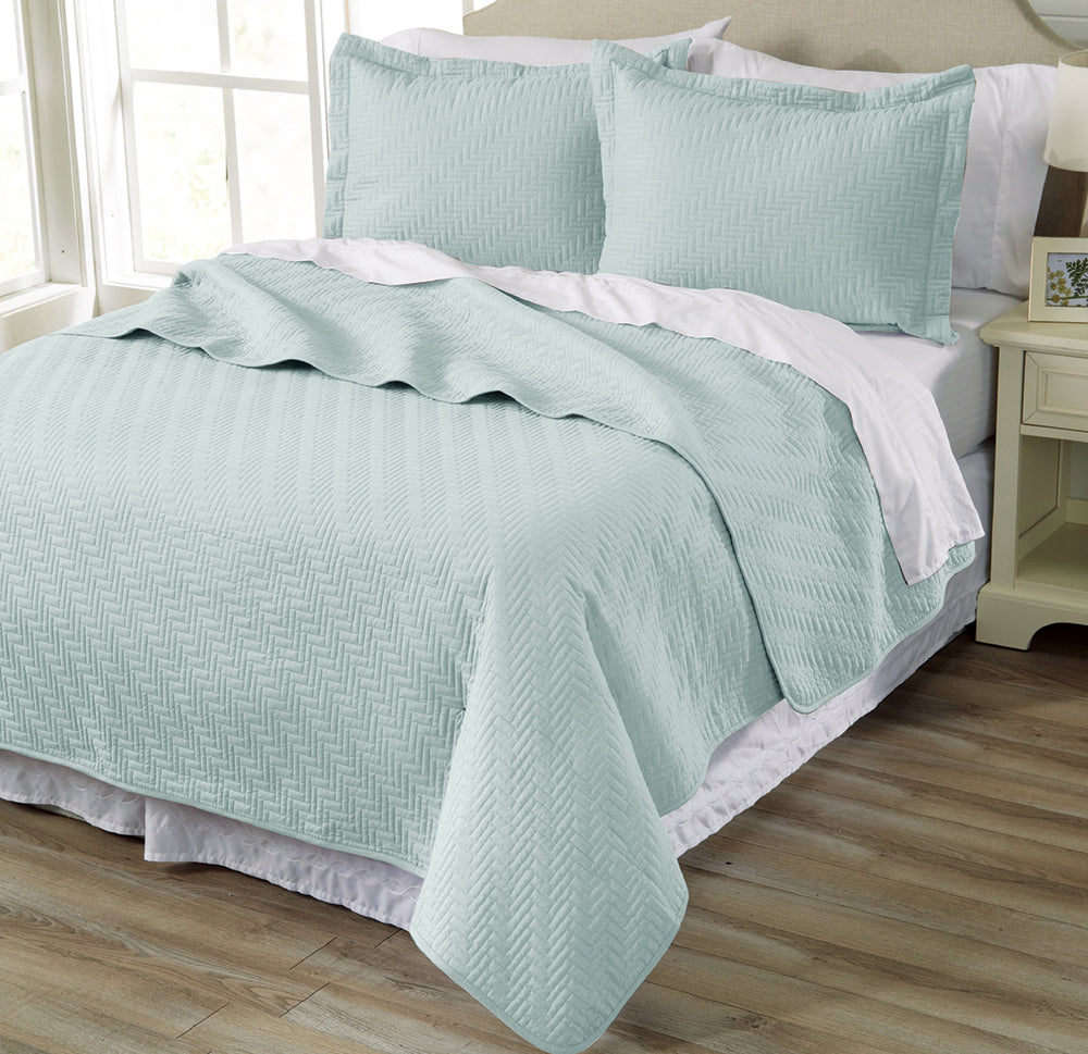 Louise Blue Reversible Quilt Set