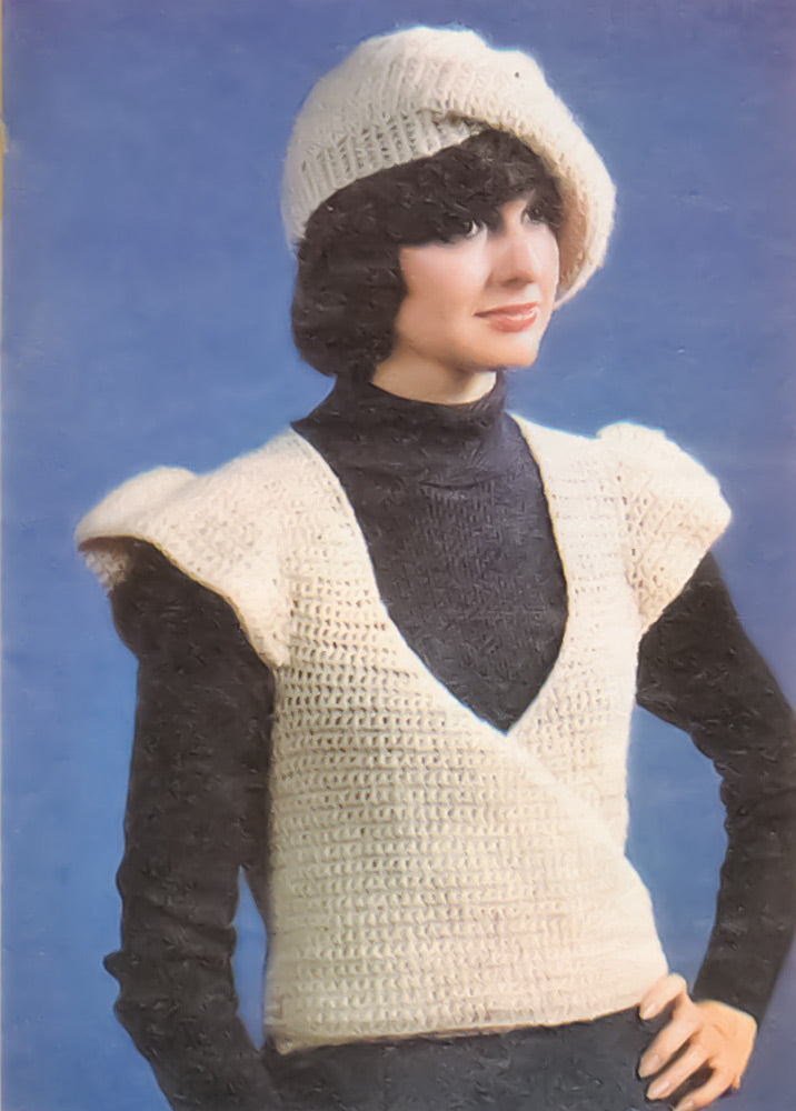 Modèle de gilet à manches courtes et de béret pour femme