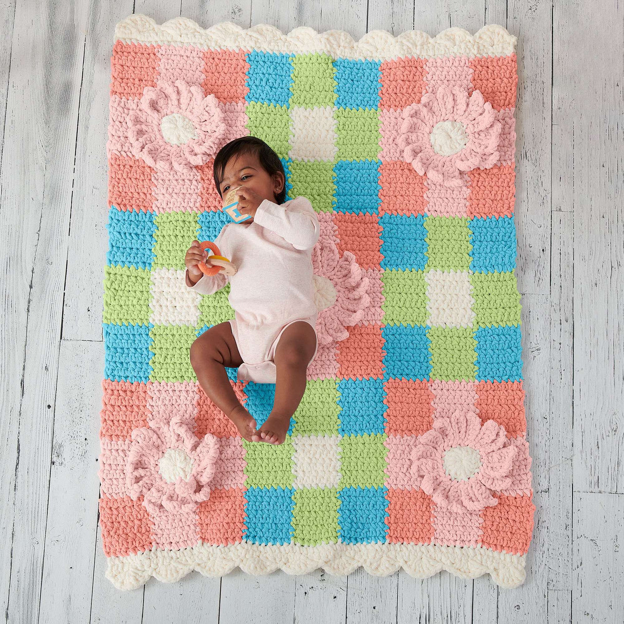 Free Gingham and Flowers Crochet Baby Blanket Pattern