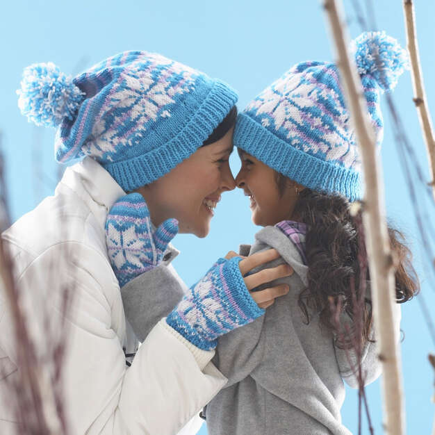 Free Snowflake Hat & Mittens Pattern