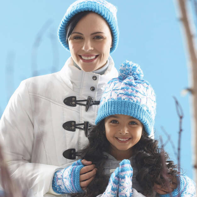 Free Snowflake Hat & Mittens Pattern