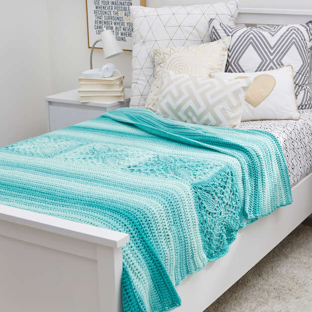Free Crochet Pretty Squares-in-a-Row Bed Throw Pattern