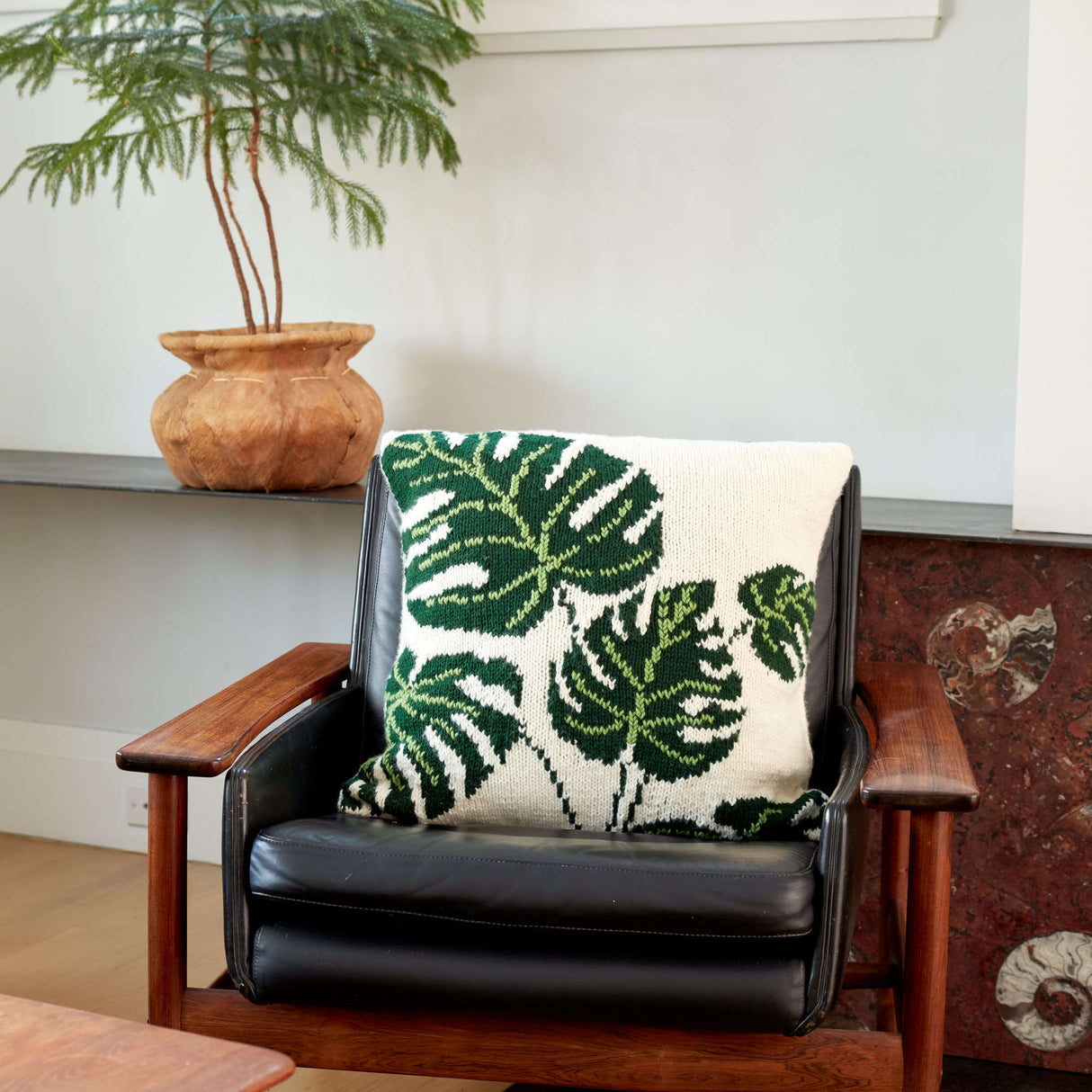 Free Tropical Leaf Knit Pillow Pattern