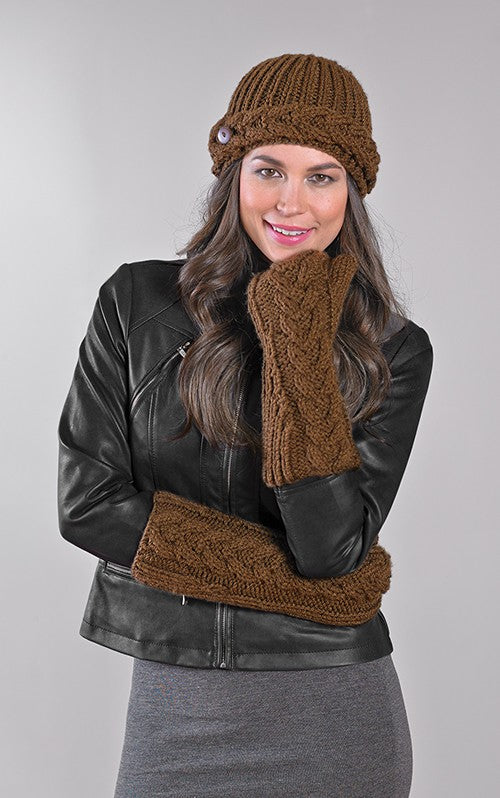 Modèle gratuit de chapeau et de mitaines au point de câble Arrowhead