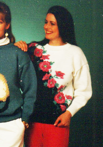 Modèle de pull floral diagonal