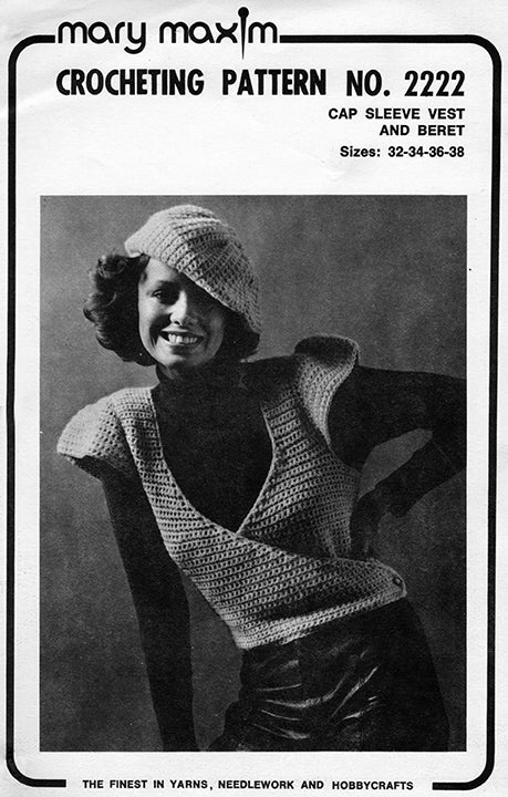 Modèle de gilet à manches courtes et de béret pour femme