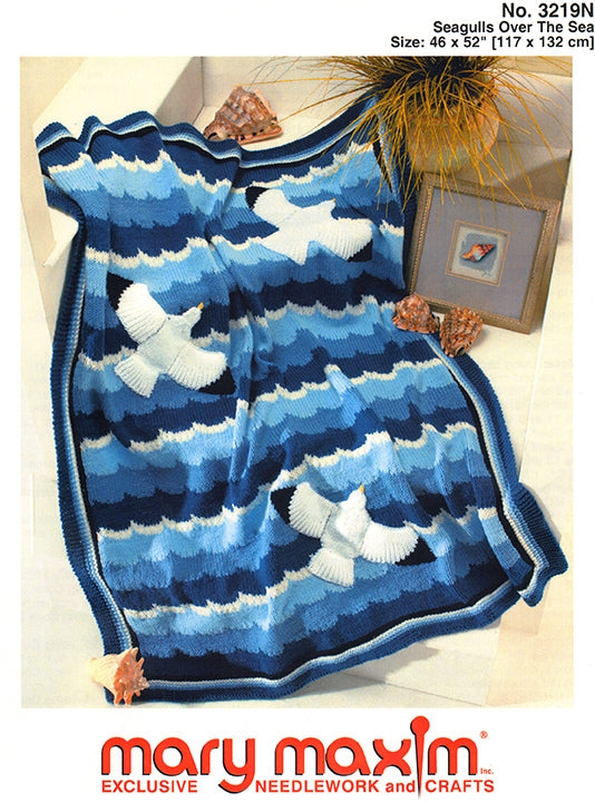 Mouettes au-dessus du motif de la mer