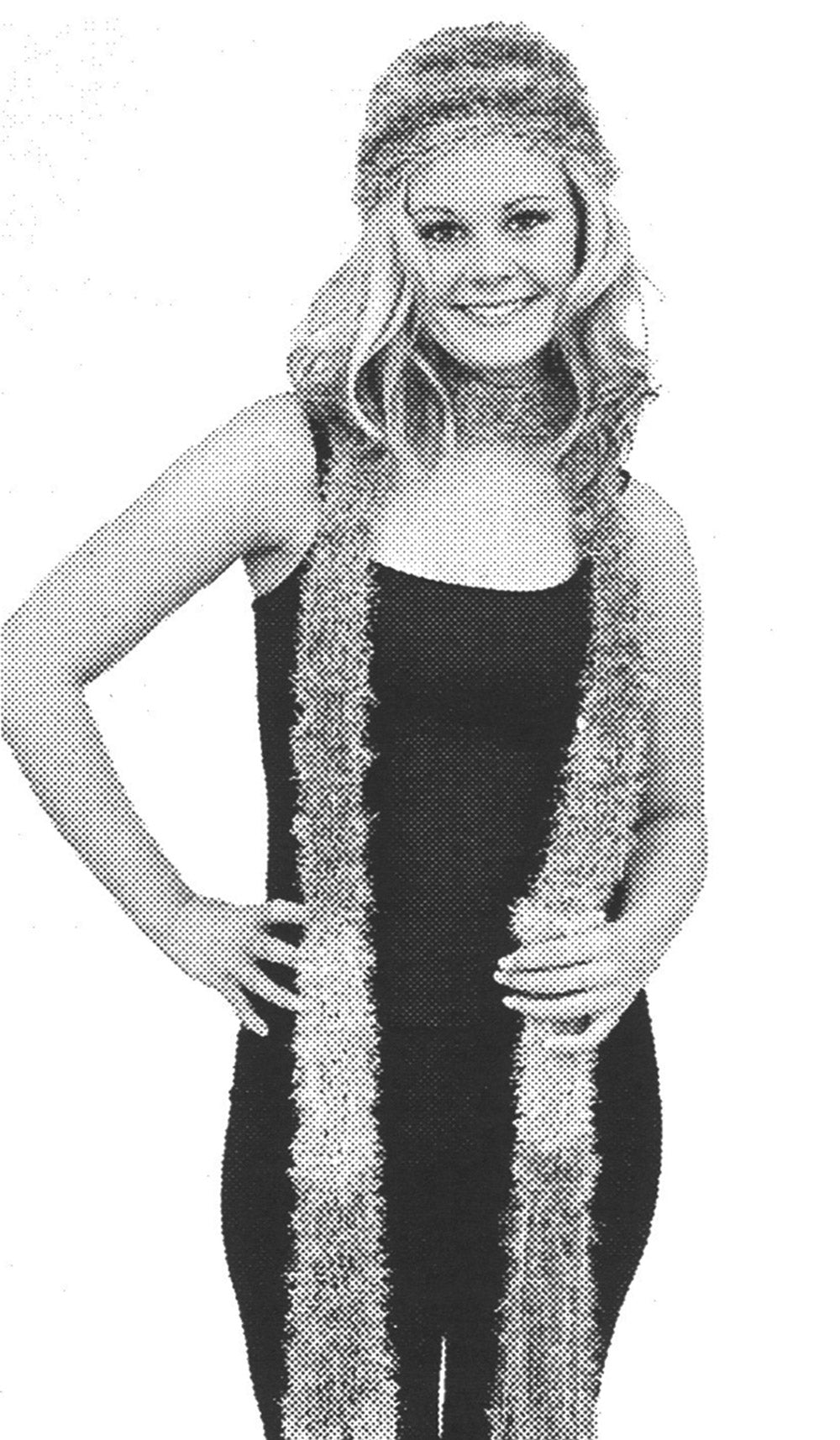 Modèle de chapeau et d'écharpe glamour