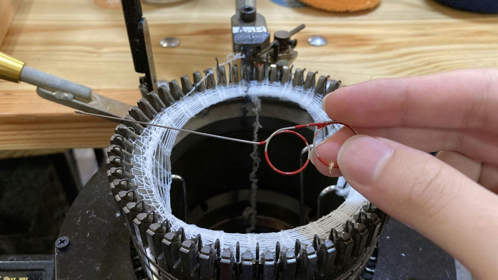 Knitting machine