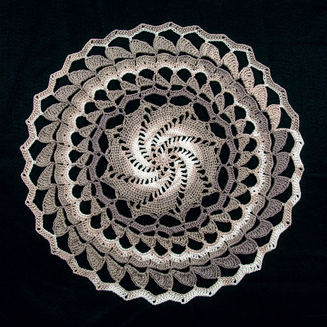 Swirl Table Topper Pattern