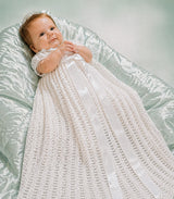Modèle de robe et de bonnet de baptême