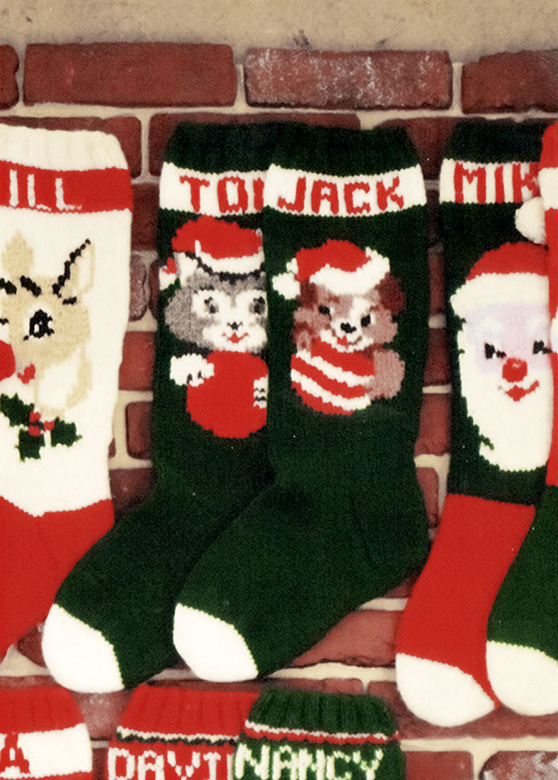 Puppy And Kitty Stockings Pattern – Mary Maxim Ltd