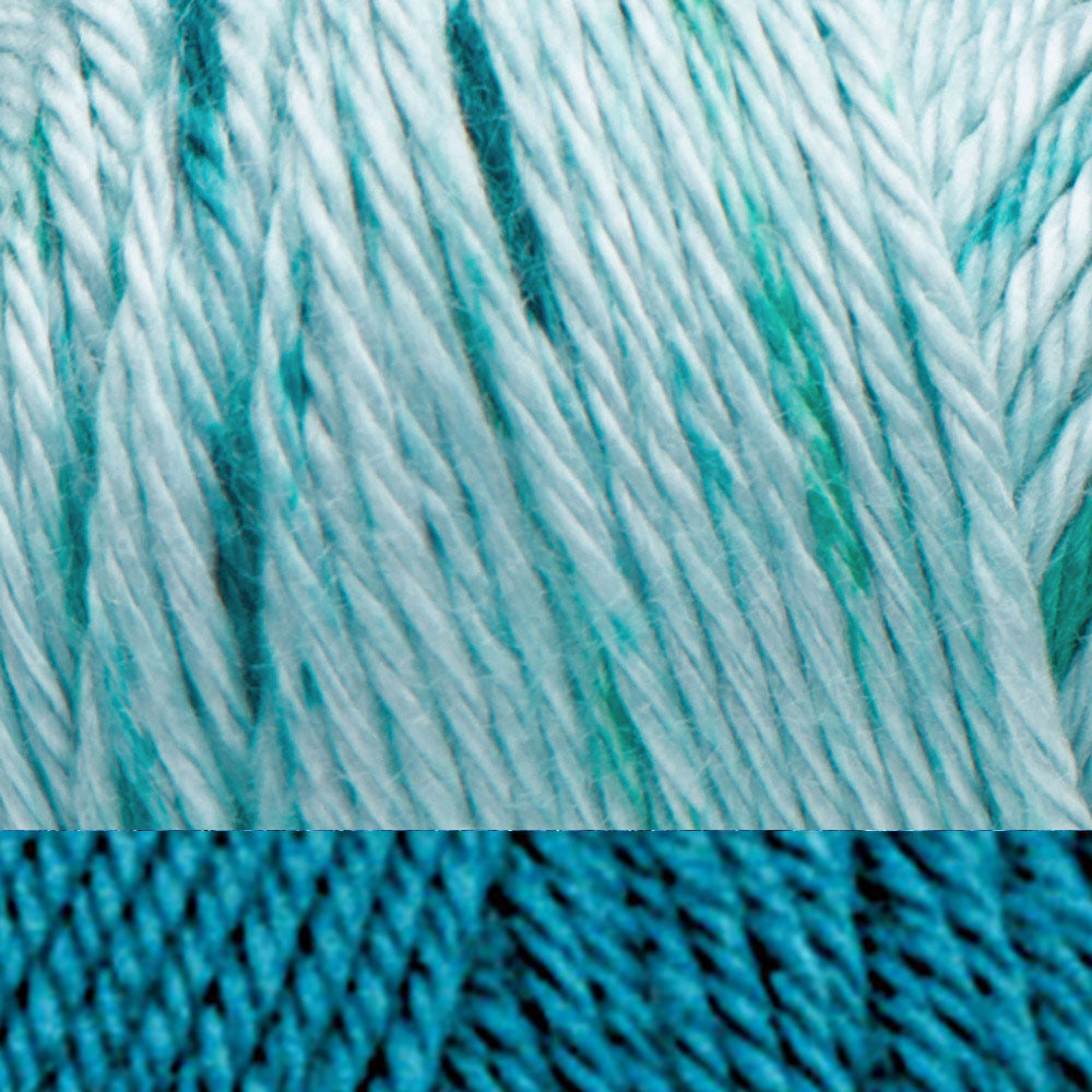 Vintage Wallpaper Throw