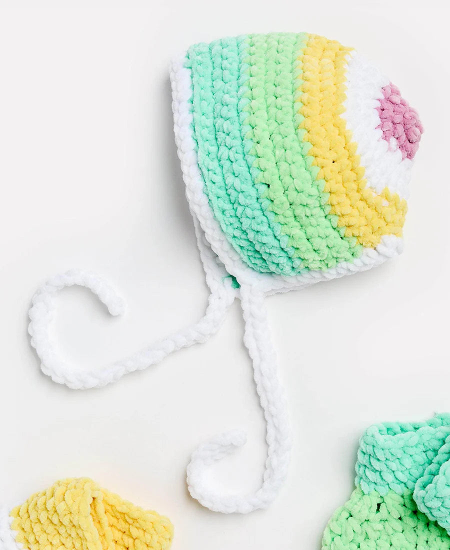 Free Afternoon Stroll Baby's Bonnet & Booties Pattern