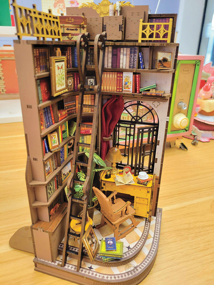 Silent Corner Study Book End Wood Model Kit