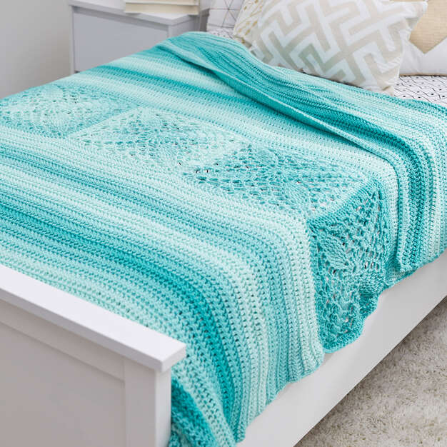 Free Crochet Pretty Squares-in-a-Row Bed Throw Pattern