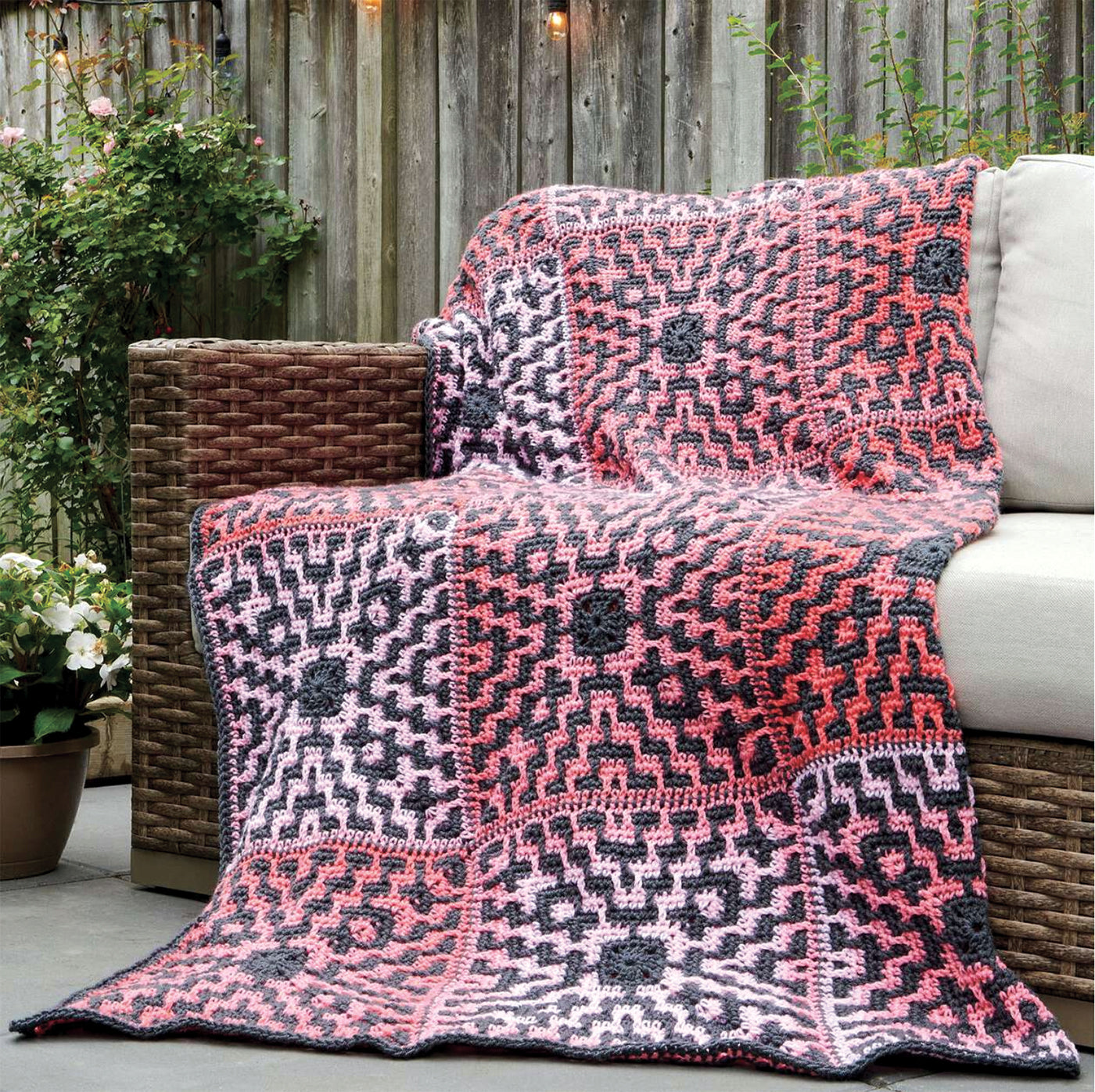 トムグラビン　ニューヨークメッツ Mosaic Motif Crochet Blanket – Mary Maxim Ltd