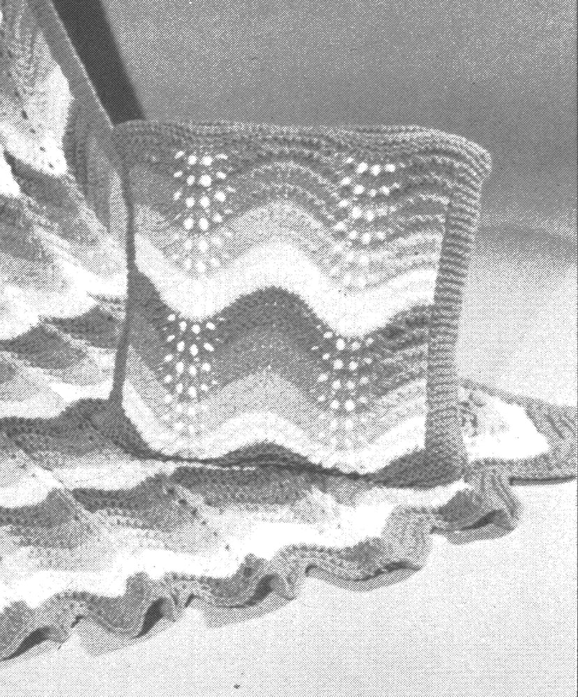 Feather 'N Fan Afghan Pillow Set Pattern